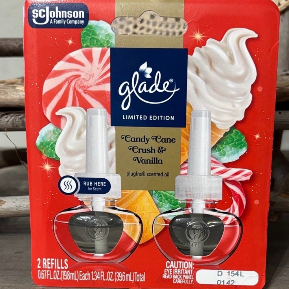 NEW Glade Limited Edition Candy Cane Crush & Vanilla Refills- 2 Pack